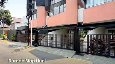 Rumah, 2 Lantai, SHM, di Cipete,
