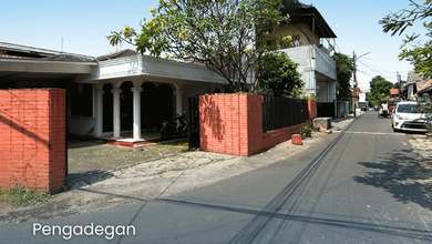 Rumah, 2 Lantai, SHM, di Pancoran - Pangadegan