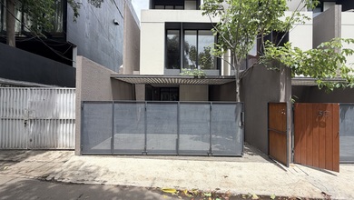 Rumah Baru, 2 Lantai, SHM, di Kemang