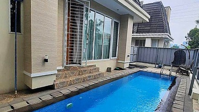 Rumah, 2 Lantai, SHM, di Kemang, Siap Huni