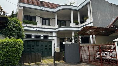 Rumah, Bebas Banjir, 3 Lantai, SHM, Siap Huni