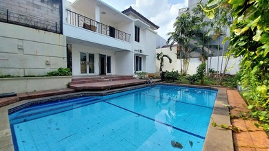Rumah, 2 Lantai, SHM, di Kemang,