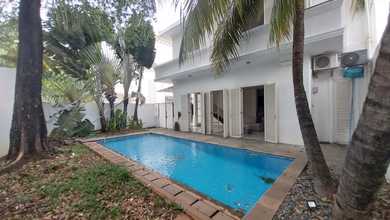 Rumah Bagus Dalam Townhouse Strategis Kemang Jakarta Selatan Shm