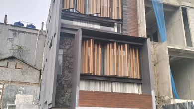 Rumah Modern di Mampang Prapatan, Jakarta Selatan, Luas 152 m2