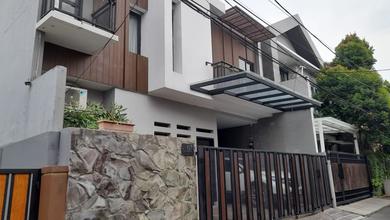 Dijual Rumah Bagus 2lantai Akses 2mobil Lokasi Rawamangun 