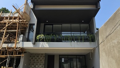 Dijual Rumah 3lantai Akses Jalan 2mobil Lokasi Kemang Selatan