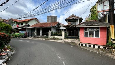 Rumah Murah Hitung Tanah Pinggir Jalan 2 Mobil