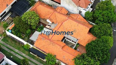 Rumah Besar Hitung Tanah 825m2 di Pancoran Jual Murah