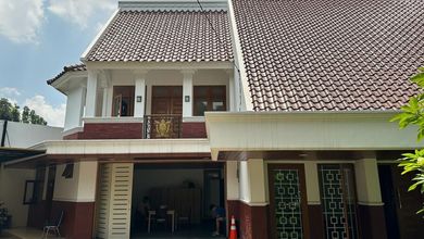 Rumah Asri 740m2. 7 Kamar 5 Mobil di Cipinang Cempedak 