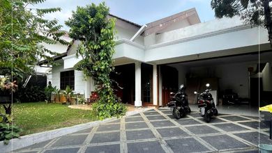 Kemang Dalam Luas 800m2 bangunan 400m2 Akses Jalan 3 Mobil