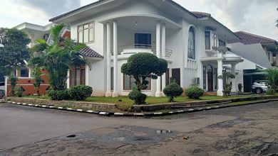 Rumah Hoek Siap Huni Dalam Komplek Strategis