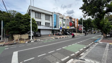 Ruko Strategis 3,5 Lantai Jalan Utama Lebar 4 Mobil