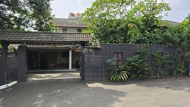 Rumah Asri Luas Dalam Komplek Premium 970/400 Lingkungan Tenang 