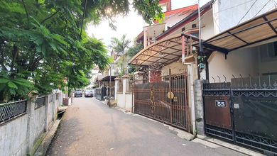 Rumah Bagus Dan Siap Huni Jalan 2 Mobil Dekat Dengan Eco Park