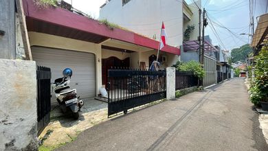 Rumah Hanya Hitung Tanah Saja Jalan 1 Mobil Dekat Taman