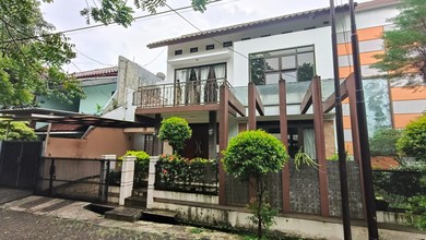 Rumah Siap Huni Dalam Komplek Lingkungan Nan Asri Cocok Untuk Tempat Tinggal