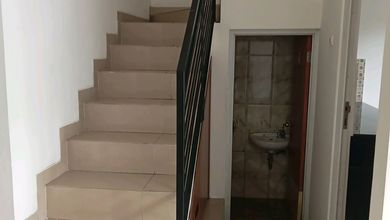 Rumah Minimalis Dekat Taman