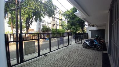 Ruko Baru Siap Huni 5 Lt Shm Area Strategis Menteng