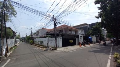 Rumah Hook Pinggir Jalan 2 Lantai Shm Bagus Untuk Usaha Daerah Kalibata