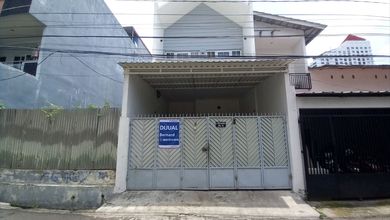 Dijual Rumah Tebet Jalan 2 Mobil Dekat Kokas, Soepomo, Abdullah Syafei