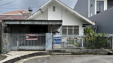 Rumah Hitung Tanah di Tebet. Akses Mudah, Dekat Taman, Cocok Dibangun Kembali untuk Investasi