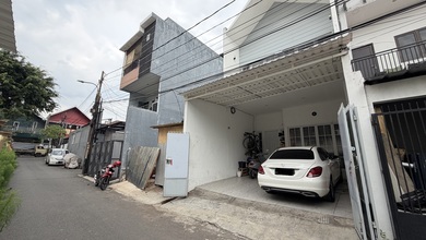 Dijual Rumah Tebet Jalan 2 Mobil Dekat Kokas, Soepomo, Abdullah Syafei