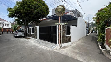 Dijual Rumah Siap Huni, Akses Jalan 2 Mobil, Lokasi Strategis Dekat ke Taman Ecopark, Dekat ke Pusat Perbelanjaan Modern Dan Tradisional, Dekat ke RS Tebet