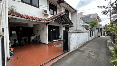 Dijual rumah sekaligus cocok untuk kost di Tebet, dekat ke Kokas, Pancoran, dekat akses tol, dekat public transport.