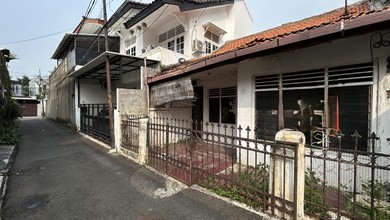 Rumah Hitung Tanah Tebet 1 M-An Dekat Jalan Mobil, Dekat Eco Park