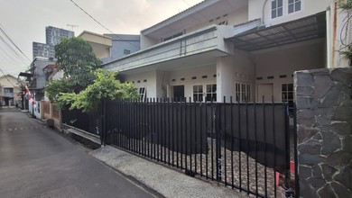 ( P 13,7 X L 13 ) Rumah 2 Lt Di Tebet Selangkah Ke Soepomo Raya