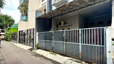 Rumah Siap Huni di Tebet Barat, Akses Jalan Dekat 2 Mobil