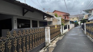 Rumah Hitung Tanah Di Tebet Timur, Akses Dekat Ke Jalan 2 Mobil