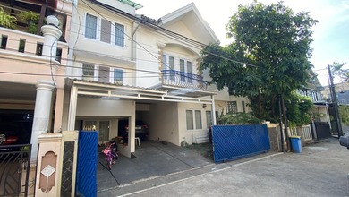 Rumah Siap Huniakses Jalan 2 Mobil Lokasi Strategis Dalam Komplek Shm Di Tebet