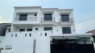 Rumah Baru 2 Tahun Bagus Mewah Dlm Komplek Besar Tj. Barat Jaksel