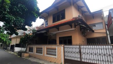 Dikontrakan Rumah Bagus Pinggir Jalan Akses 2mbl Kapasitas Parkir 2mbl Tebet