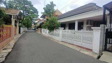 DIKONTRAKAN RUMAH SIAP HUNI 2LANTAI AKSES 2 MOBIL LOKASI STRATEGIS TEBET DALAM JAKSEL