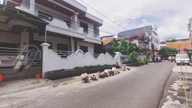 Disewakan Rumah Luas Siap Huni Akses 2 Mbl Garasi Kapasitas 3 Mbl Tebet