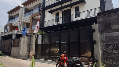RUMAH BARU BAGUS 3 LANTAI DLM KOMPLEK AKSES 2 MOBIL PANCORAN JAKARTA SELATAN