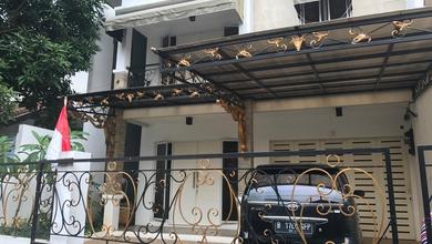Disewakan Rumah Baru Modern Bagus 2 Lantai Tebet Carport 3Mbl