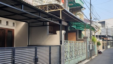 Rumah Siap Huniakses Jalan 1 Mobil Lokasi Strategis 2 Lantai SHM di Tebet