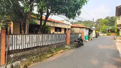 Rumah Tua Hitung Tanah SHM di Pejaten Timur