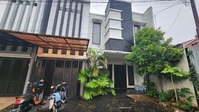 Rumah Bagus Dlm Cluster SHM Pejaten, Jakarta Selatan