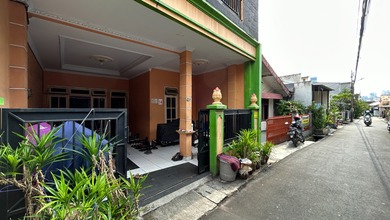 Kost, 2 Lantai, SHM, Dekat Akses KRL, 13 Kamar di Lapangan Ros Tebet