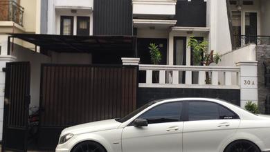 Dikontrakan Rumah Bagus Siap Huni 3Lantai Akses Jalan 3Mbl Tebet