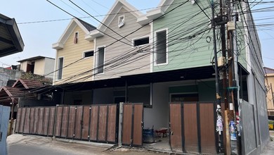 Rumah Baru Bagus Akses 2 Mobil SHM di Utan Kayu Jakarta