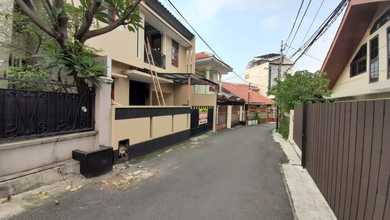 Disewakan Rumah Bagus Siap Huni 2lantai Akses Pinggir Jalan 2 Mbl Tebet Barat