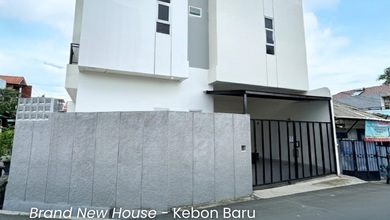 Dijual Rumah Baru 2,5Lt Bagus Pinggir Jalan 2Mbl Kebon Baru Tebet