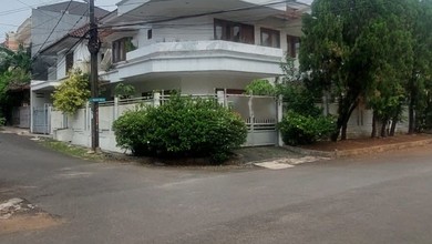 Rumah Lama Akses Jalan 2 Mobil Dalam Komplek Shm Di Pancoran