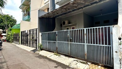 Rumah Bagus  Siap Huni  Akses Jalan 1 Mobil  SHM Tebet, Jakarta Selatan