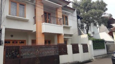 Disewakan Rumah Bagus Siap Huni 2Lantai Akses 2Mbl Tebet